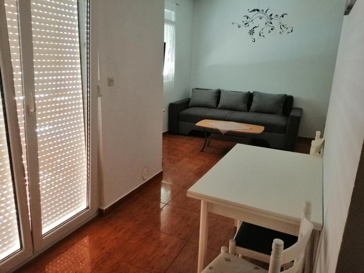Apartments Nada Vir Exterior photo